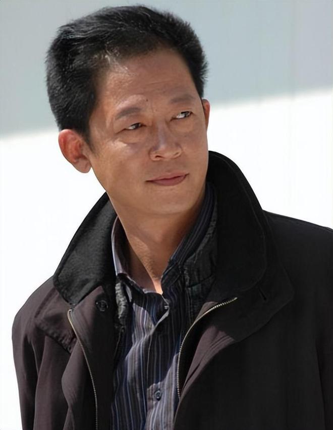志文一人单挑30多家媒体毫不畏惧！凯发k8震惊娱乐圈的口香糖事件王(图3)