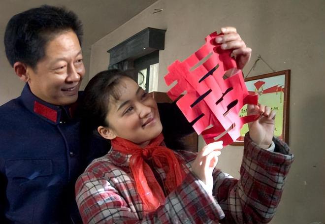 志文一人单挑30多家媒体毫不畏惧！凯发k8震惊娱乐圈的口香糖事件王(图5)