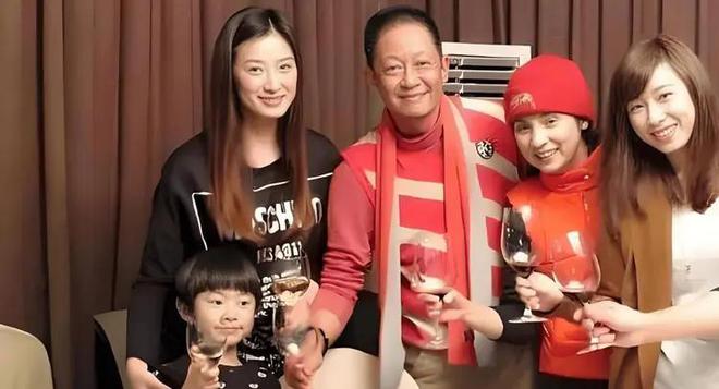 作不向资本低头的他守住内娱最后的脸面k8凯发一触即发不接广告不与冯小刚合(图15)