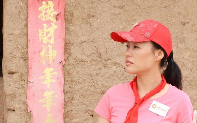 星20岁孤身闯好莱坞嫁美国秃头导演凯发国际K8她被评最性感的华裔女(图3)